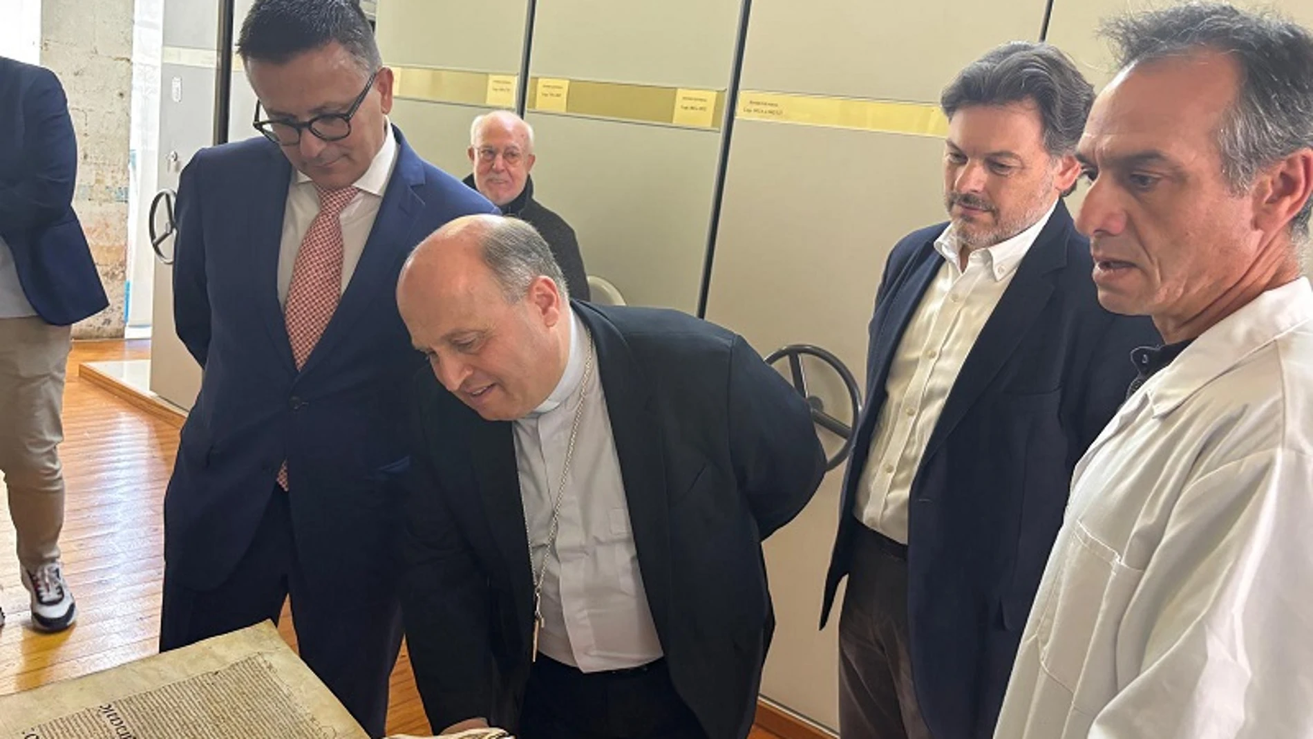 El conselleiro José González, hoy, en la archidióscesis de Santiago.