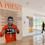 La Facultad de Bellas Artes de Valencia exhibe un grafiti que pide prisión para Mazón