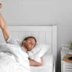 Si te despiertas a la misma hora todas las mañanas sin alarma, la psicología dice que probablemente exhibes estos 8 rasgos