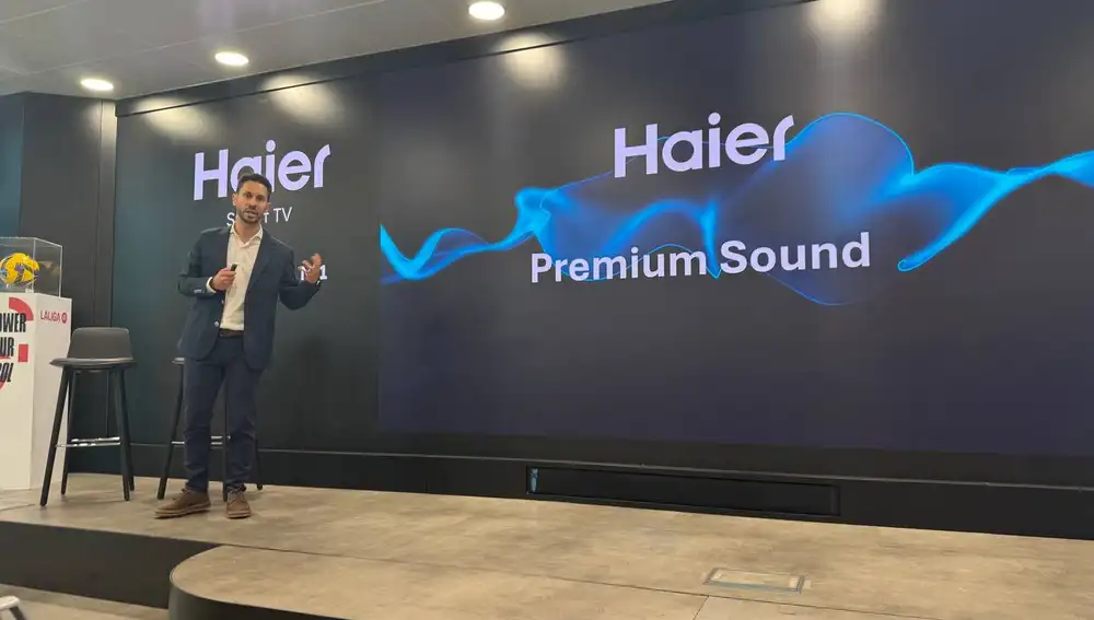 Juan Antonio Romero, Training Manager de Haier, destacando el aspecto sonoro