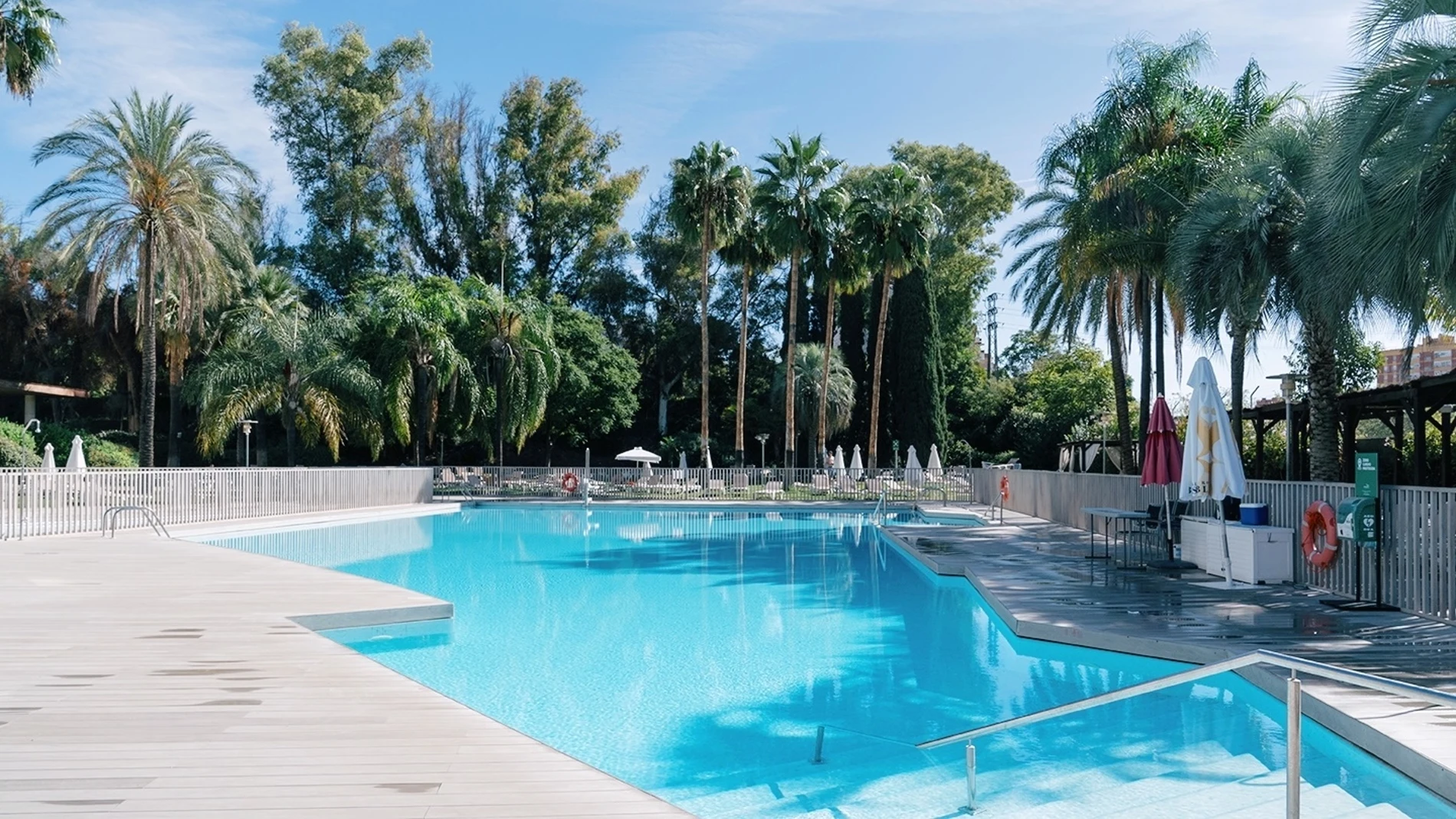 La piscina del Hotel Silken Al-Ándalus Palace