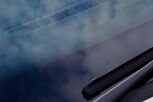 ¿Para qué sirven los puntos negros pequeños que están en el parabrisas del coche?