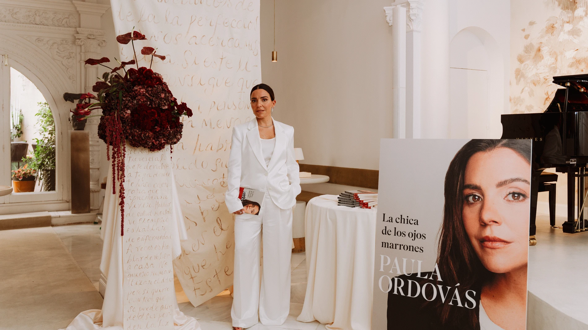 Paula Ordovás presenta "La chica de los ojos marrones", su primer libro autobiográfico