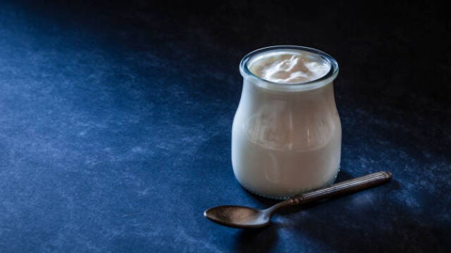 ¿Por qué deberías comer yogur griego por la mañana?
