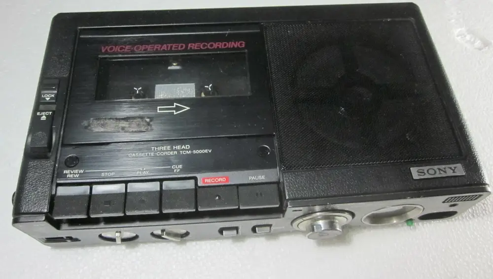 Una grabadora similar a esta fue el origen del Walkman