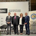 El consejero de Sanidad, Alejandro Vázquez, inaugura la III Jornada One Health- ‘Una Salud, tiempo de actuar’, junto a la directora general de Salud Pública, Cristina Granda; al presidente del Colegio Oficial de Médicos de Valladolid, José Luis Almudí Alegre, y el rector de la UEMC, David García López