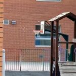 Alumnos de un colegio de Coslada: «Nuestra canasta se cae a trozos»