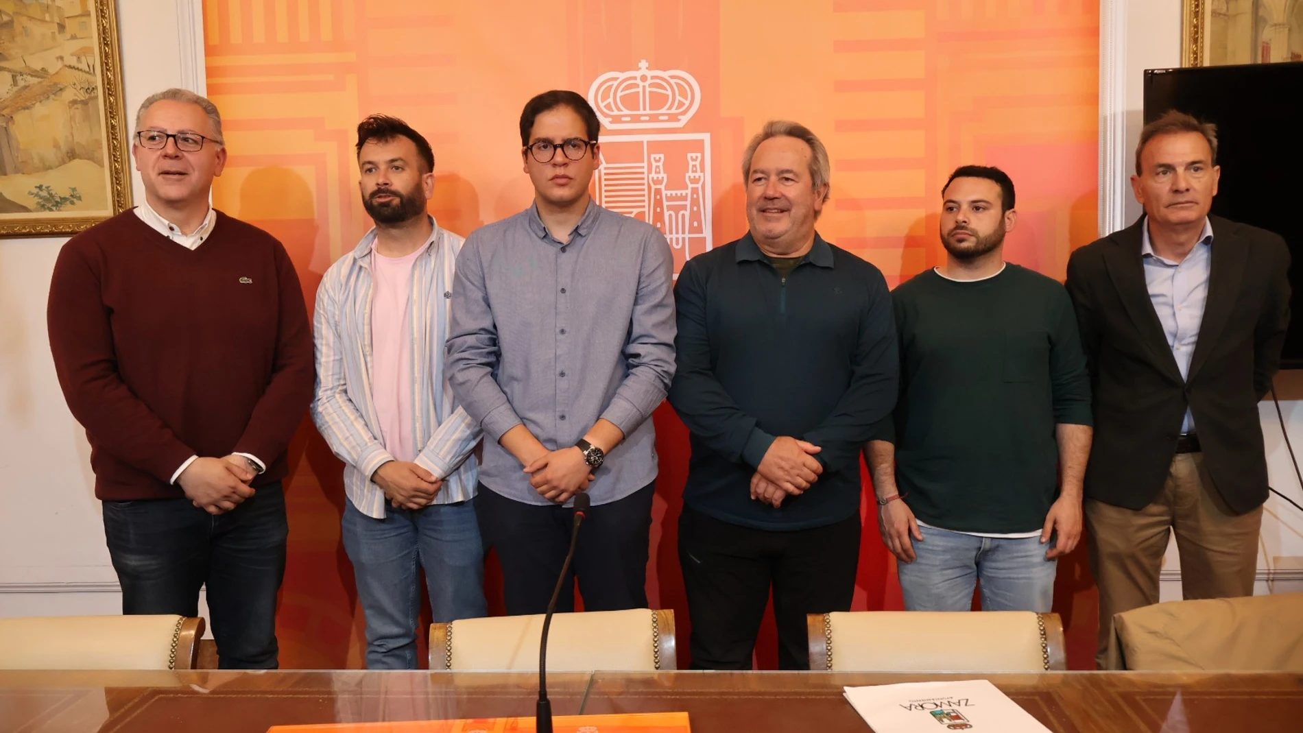 Francisco Guarido y Pablo Novo (IU); David Gago (PSOE); Jesús María Prada (PP); Javier Eguaras (Vox) y Eloy Tomé (Zamora Sí)