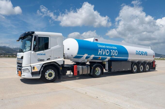 Camión cisterna de combustible renovable HVO100 de MOEVE