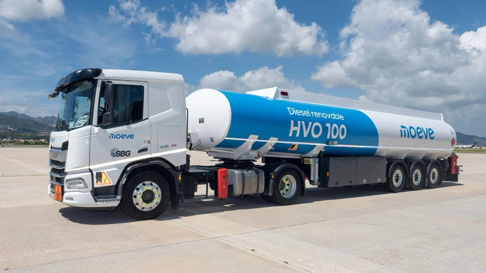 Camión cisterna de combustible renovable HVO100 de MOEVE