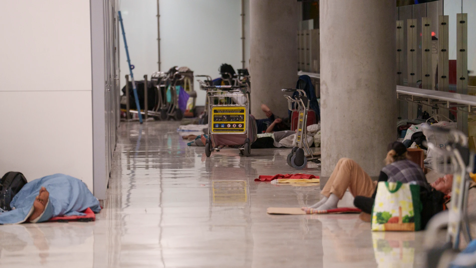 Personas sin techo al Aeropuerto de Madrid Barajas