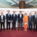 La Infanta Elena junto al presidente de Cesur, José Manuel González, y el vicepresidente, Fernando Seco, y los premiados Carlos Pérez, José Antonio Pérez, José Manuel Calderón, José Luis Manzanares, Rafael Benjumea y Borja Vázquez