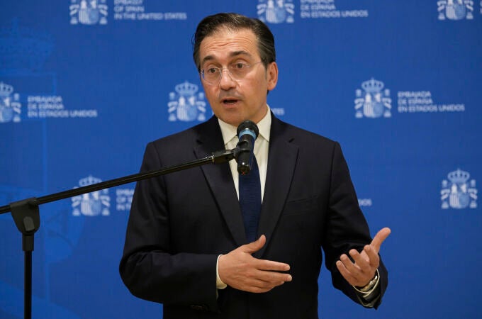 Albares descarta que vaya a llamar a consultas a la embajadora española en Israel