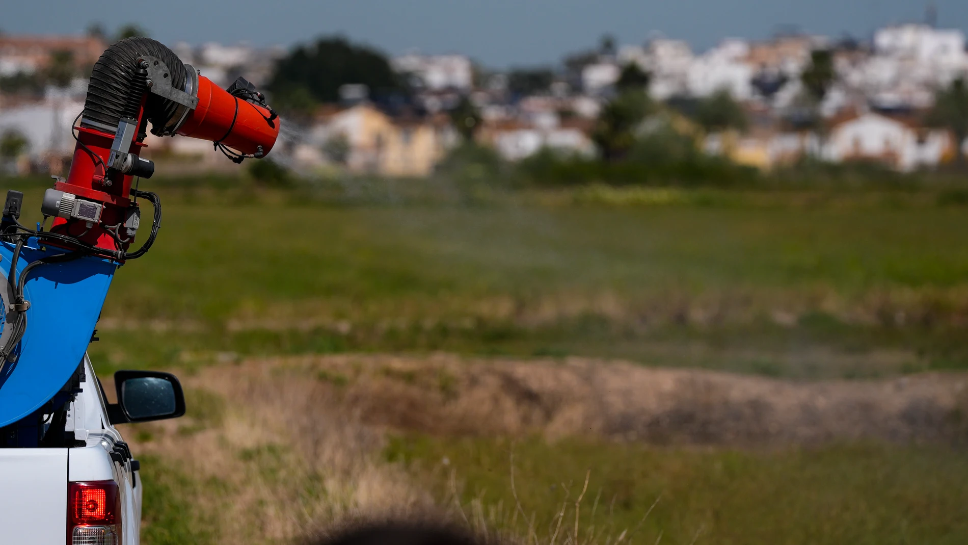 Maniobras de fumigación llevadas a cabo en marzo para controlar el Virus del Nilo en la Puebla del Río (Sevilla)