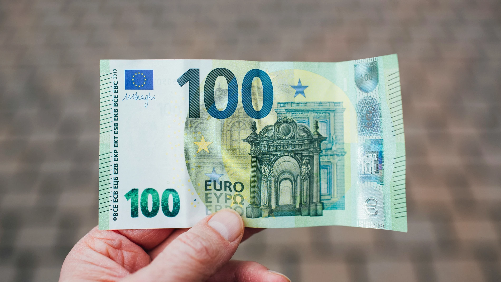 Tres pasos para sanar tu relación con el dinero, según Mel Robbins y Lewis Howes