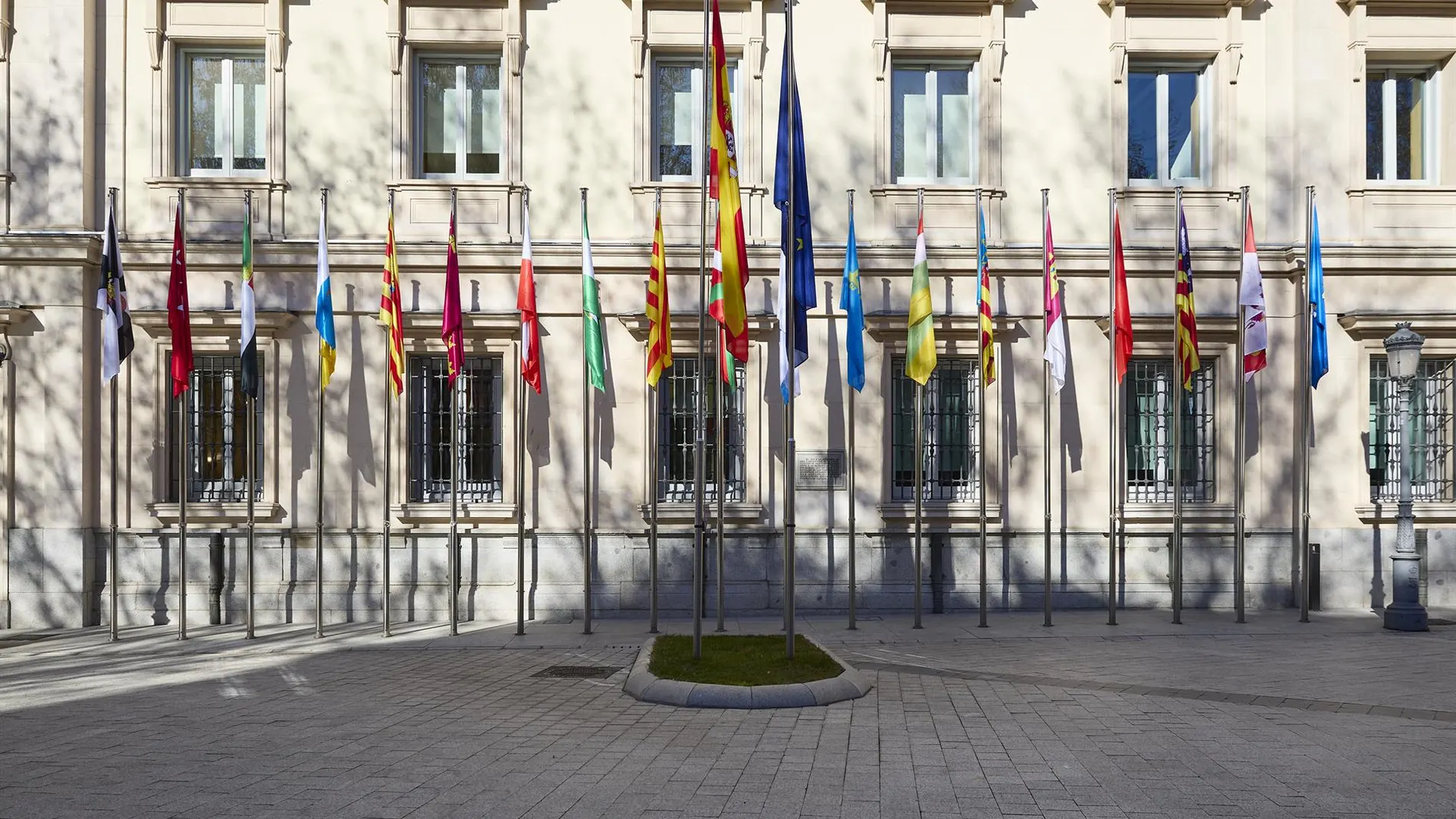 Economía.- Asturias y Comunidad Valenciana fueron las únicas CCAA que rebasaron en marzo el plazo de pago a proveedores