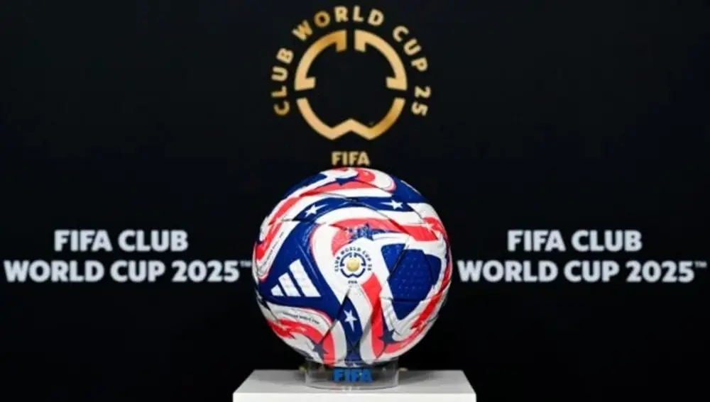Presentación oficial del balón del torneo.