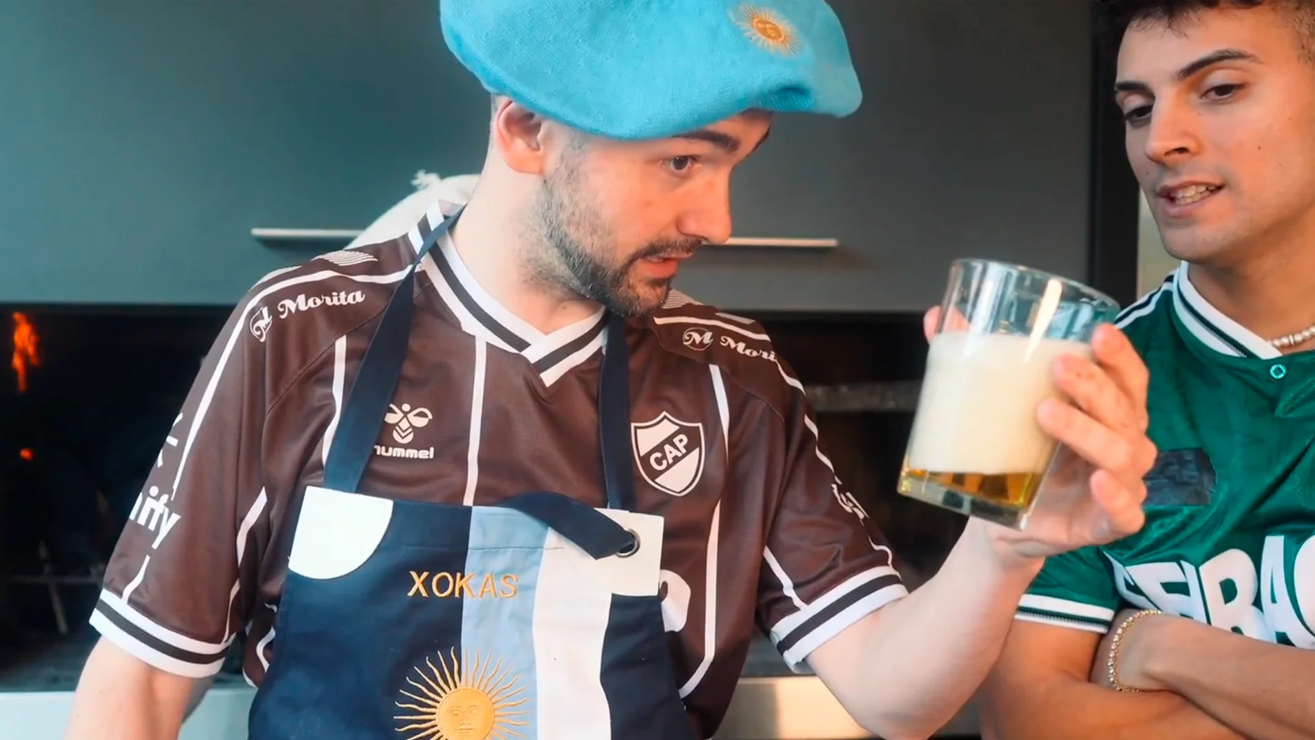 El tutorial de ElXokas para beber cerveza como los expertos: "Eso solo lo hacen los que no saben"