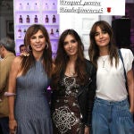 Sara Carbonero con amigas en una ncohe de música.
