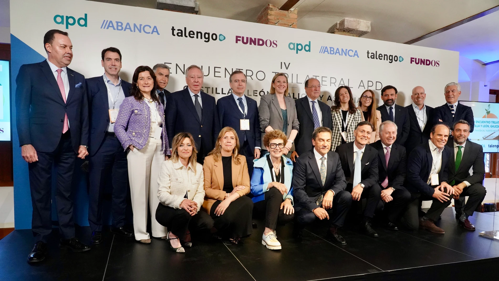 La vicepresidenta de la Junta, Isabel Blanco, inaugura el IV Encuentro Trilateral de la Asociación para el Progreso de la Dirección (APD), que reúne a líderes institucionales y empresariales del noroeste peninsular en la capital leonesa, junto al presidente de la entidad, Carlos Moro