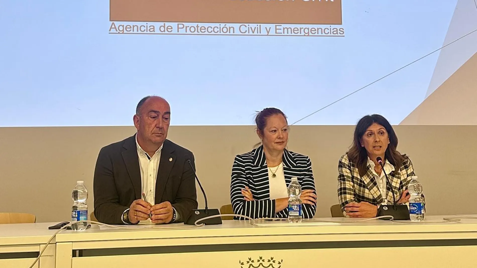 Irene Cortés particpa en la jornada sobre Protección Civil en Segovia junto al presidente de la Diputación, Miguel Ángel de Vicente
