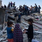 Palestinians search for missing Bodies Under Rubble of Dardina Family Building in Northern Gaza