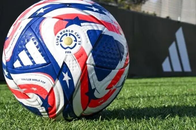 El balón oficial del Mundial de Clubes 2025: tecnología de vanguardia y un guiño patriótico a EE. UU.