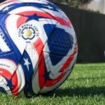 El balón oficial del Mundial de Clubes 2025: tecnología de vanguardia y un guiño patriótico a EE. UU.