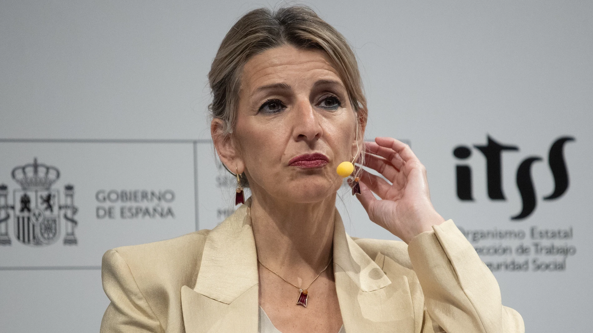 La vicepresidenta segunda y ministra de Trabajo y Economía Social, Yolanda Díaz, participa en el acto "Juventud - Precariedad", en el Auditorio Espacio Fundae, a 23 de mayo de 2025, en Madrid (España). Durante sus intervenciones han hablado sobre los derechos laborales de las personas trabajadoras jóvenes.23 MAYO 2025;PRECARIEDAD LABORAL;REUNIÓN MINISTRAS;Alejandro Martínez Vélez / Europa Press23/05/2025