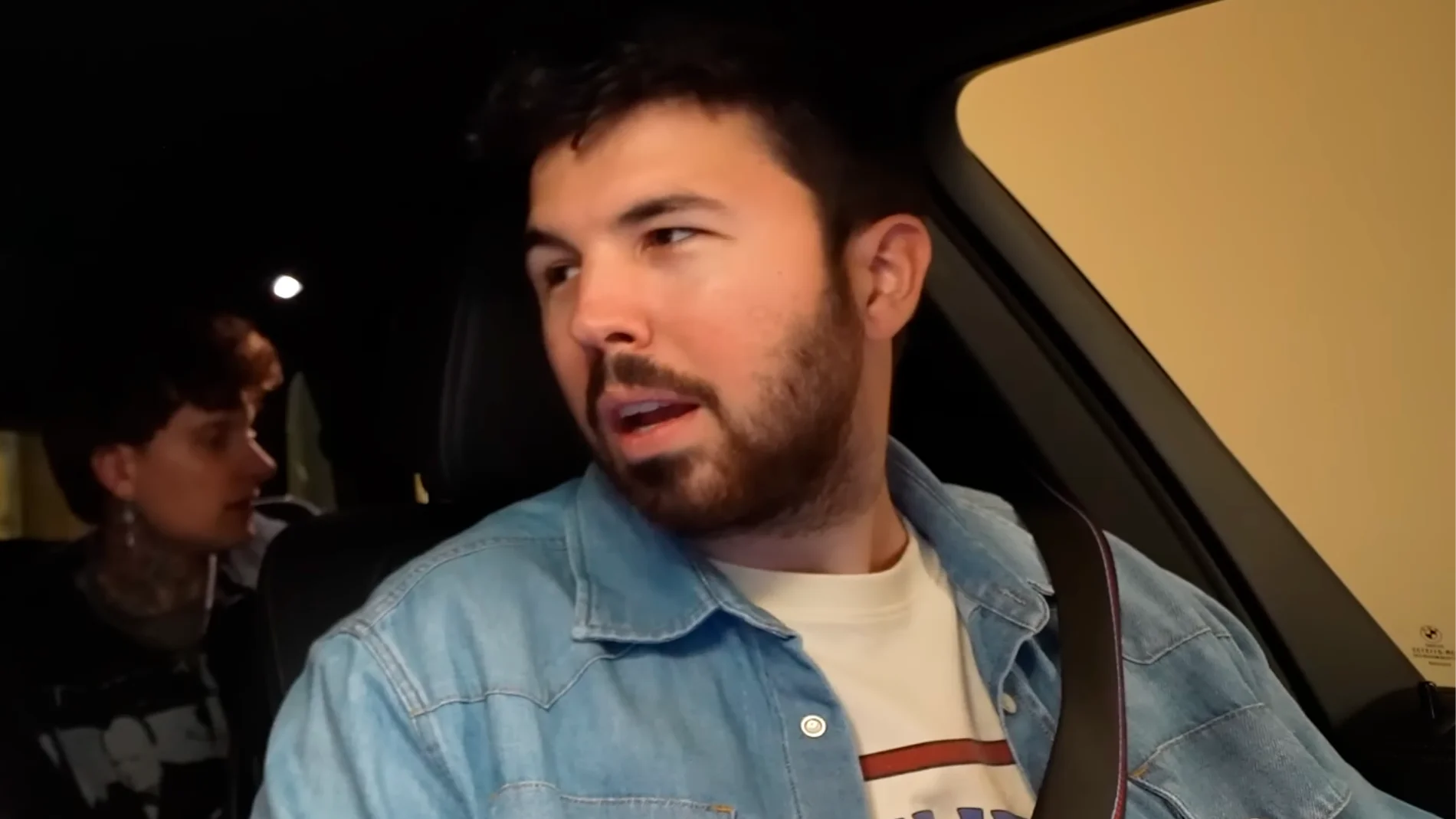 El youtuber Willyrex revela su peculiar forma de prepararse para el carnet de coche: conduciendo en un videojuego
