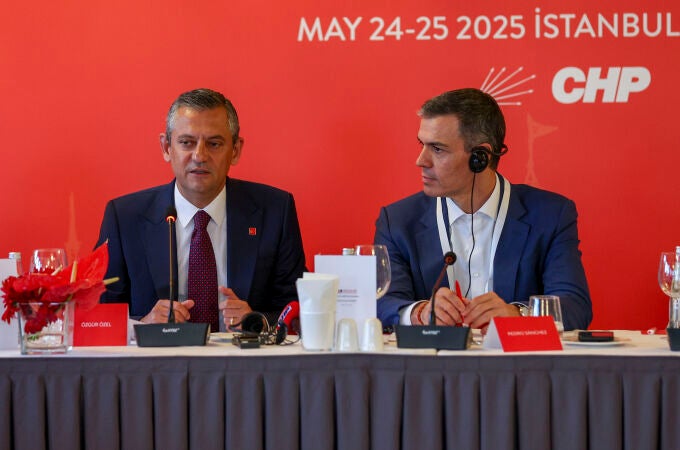 Sánchez preside en Estambul el consejo semestral de la Internacional Socialista