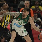 Juancho sufre la defensa de McCollum