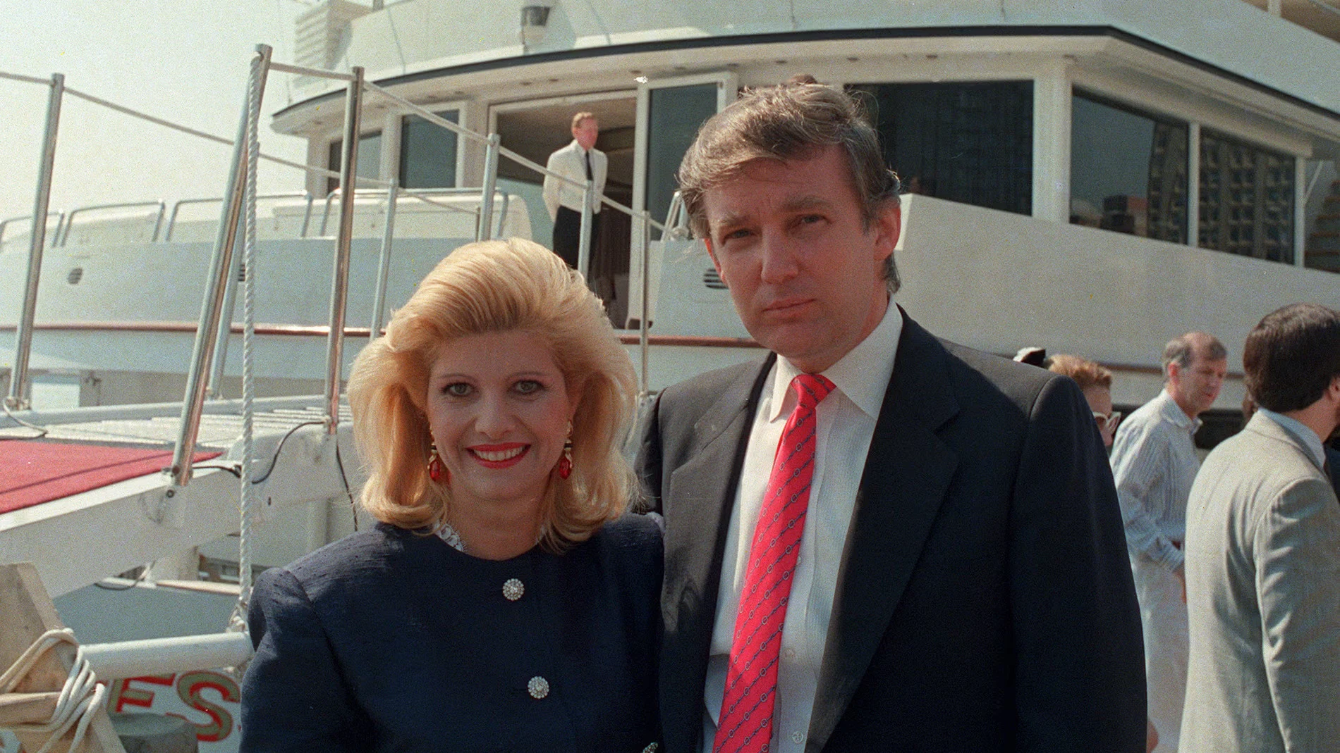 Donald Trump y su primera mujer en Puerto Banús.