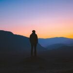 Lo que el silencio le hace a tu cerebro (y por qué deberías buscarlo cada día)