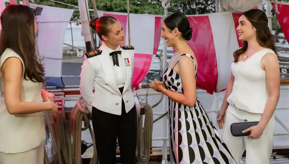 Leonor con la primera dama de República Dominicana.