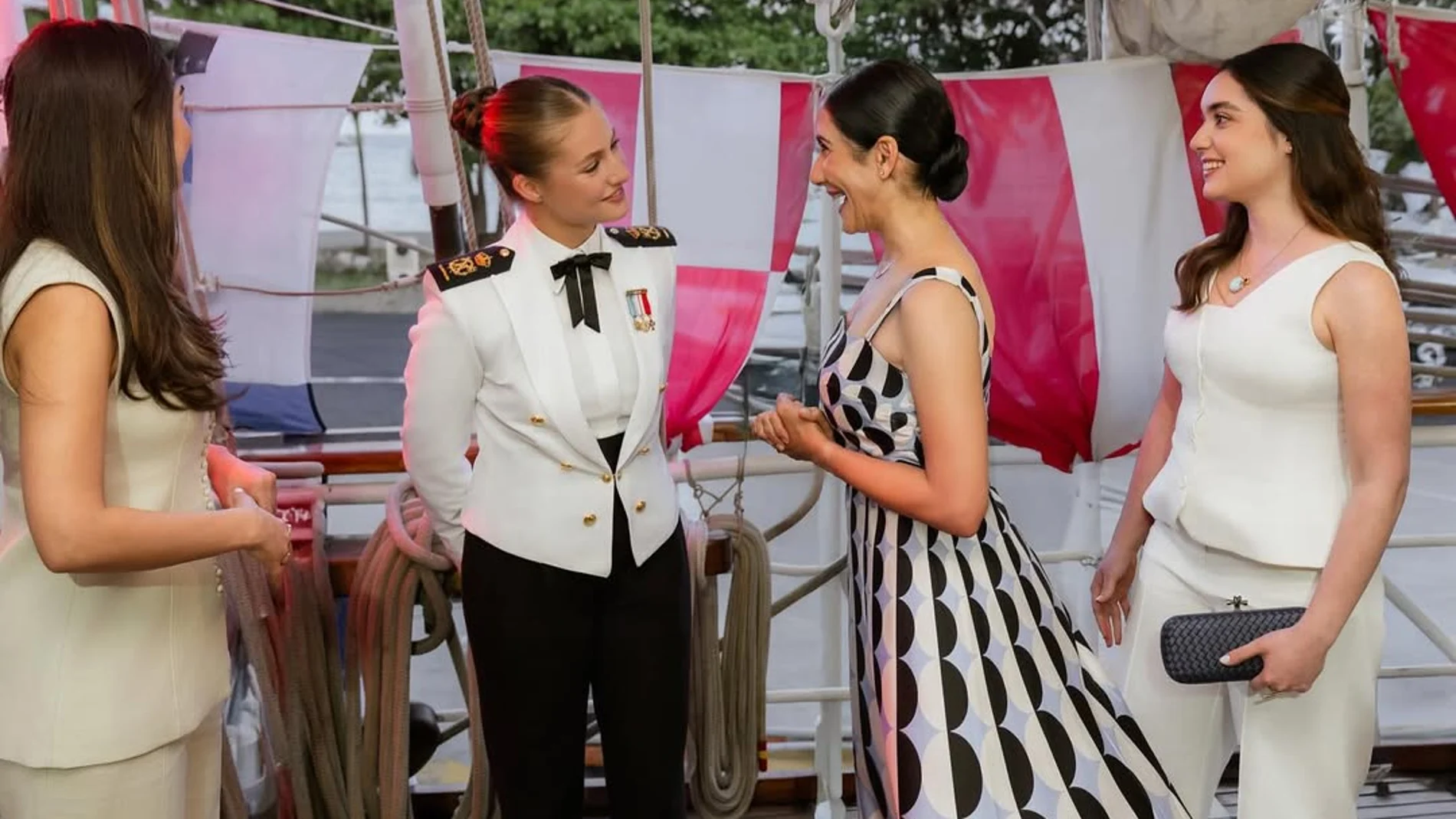 Leonor con la primera dama de República Dominicana.