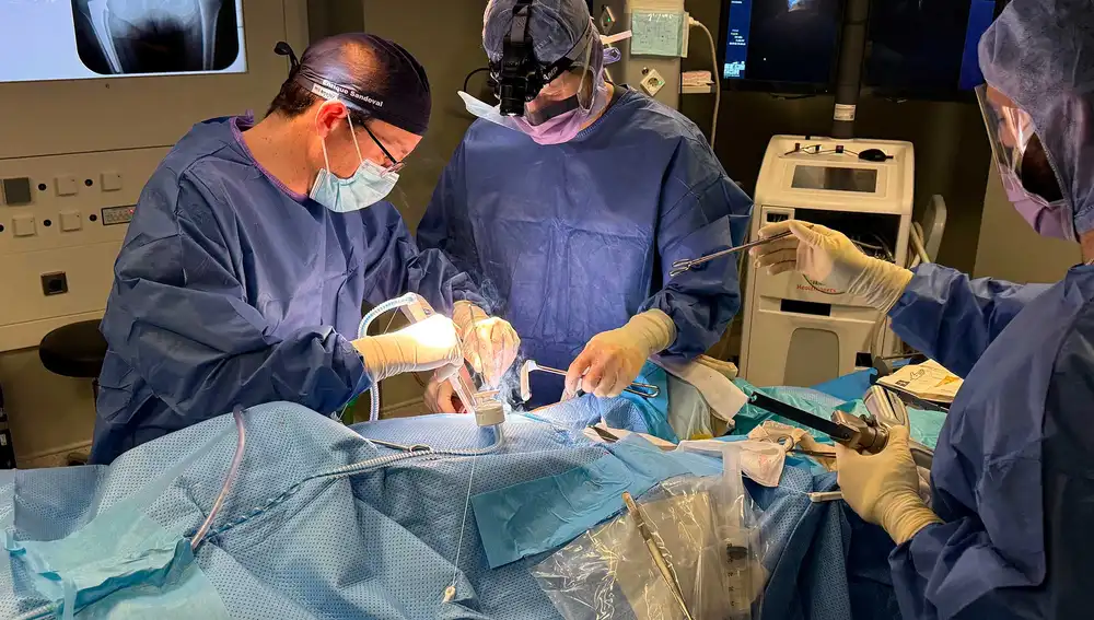 El choque femoroacetabular (CFA) es una lesión silenciosa que afecta especialmente a deportistas jóvenes y profesionales, y puede derivar en artrosis de cadera si no se detecta y trata a tiempo.