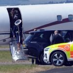 La Princesa de Gales, bajando del jet privado