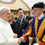 León XIV, ayer, en el encuentro que mantuvo en el Aula Pablo VI con los trabajadores del Vaticano