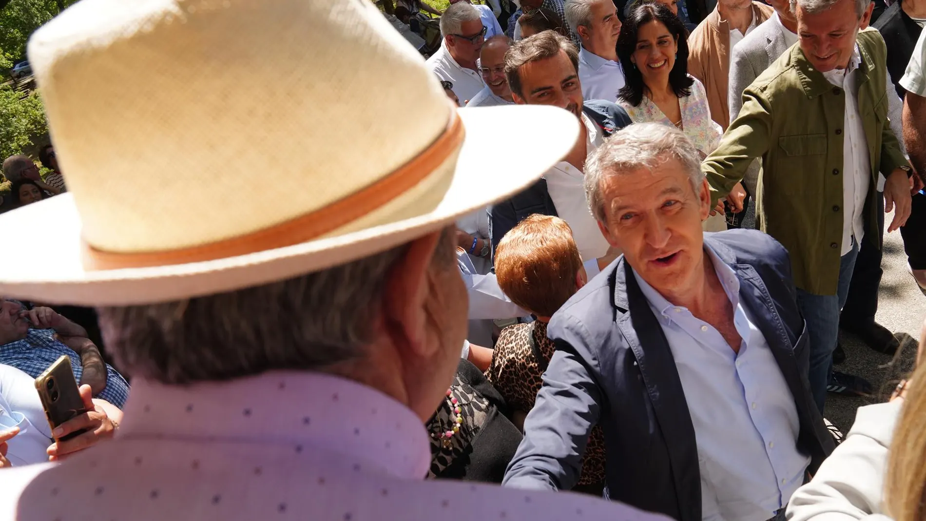 Crónica.- Feijóo vuelve a su kilómetro cero para "ilusionar" antes del congreso y "no gobernar por desgaste del PSOE"