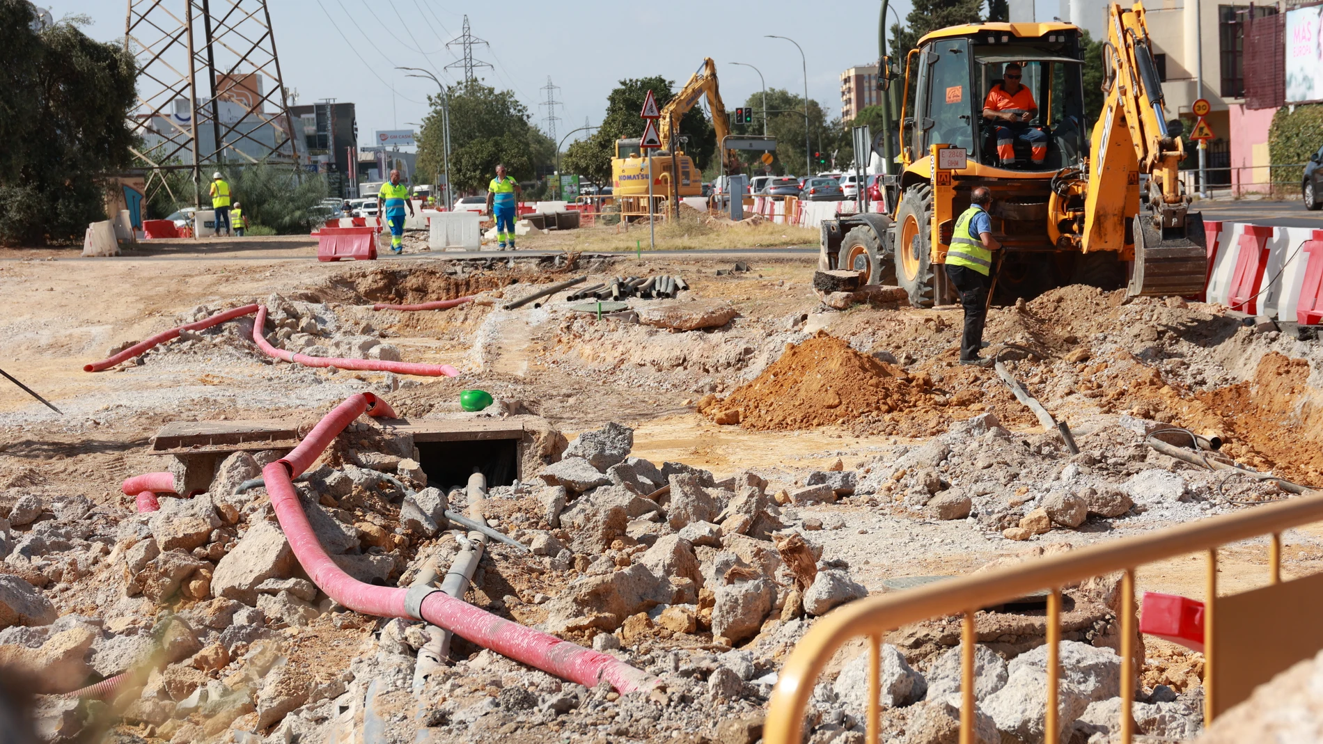 Obras, atascos y promesas rotas: Sevilla Este estalla por el tranvibús
