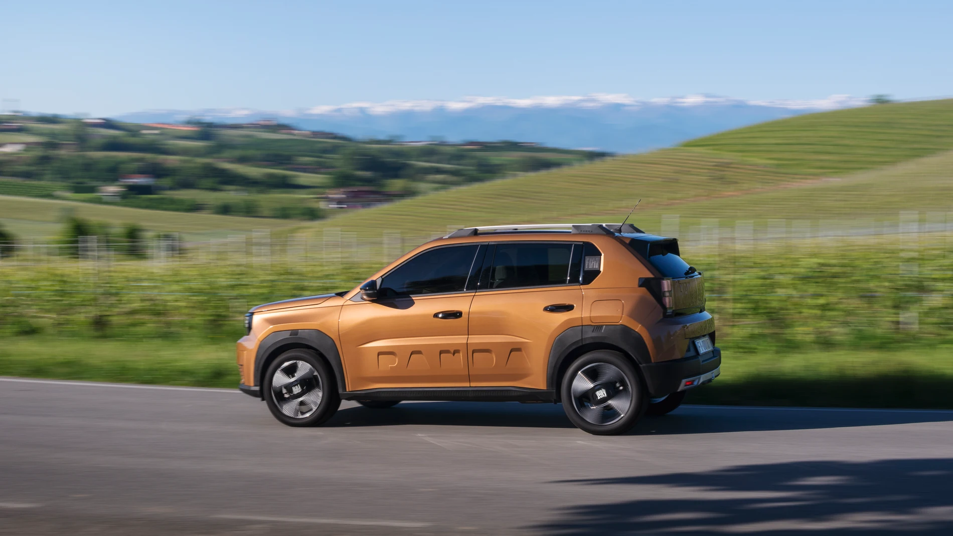 Al volante del FIAT Grande Panda, ahora también híbrido