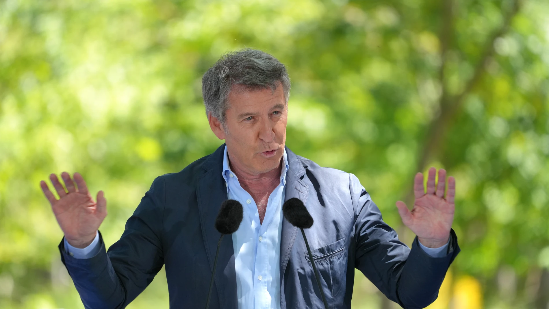 El presidente del Partido Popular, Alberto Núñez Feijóo, interviene durante la romería que organiza el PP provincial de A Coruña, a 24 de mayo de 2025, en O Pino, A Coruña, Galicia (España). Este evento se ha convertido en la ya tradicional 'romería popular' que organiza el PP provincial de A Coruña, y que tras el apagón de la pandemia se retomó en 2022. En esta ocasión se han desplazado buses desde distintos puntos de la provincia para asistir a este festejo. 24 MAYO 2025;O PINO;FEIJÓO;ROME...