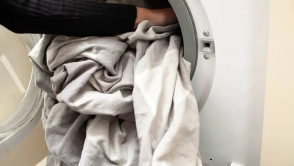Dormir con la cama limpia: con qué frecuencia debes cambiar las sábanas y cuál es el mejor método para lavarlas, según los expertos