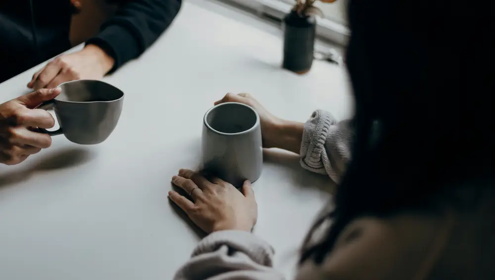 Psicóloga de Stanford revela la pregunta que transforma cualquier conversación