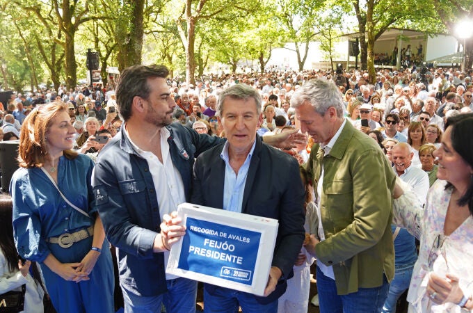 Feijóo asiste a la romería del PP en O Pino (A Coruña)