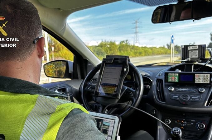Imagen de archivo de un Guardia Civil en un control de tráfico