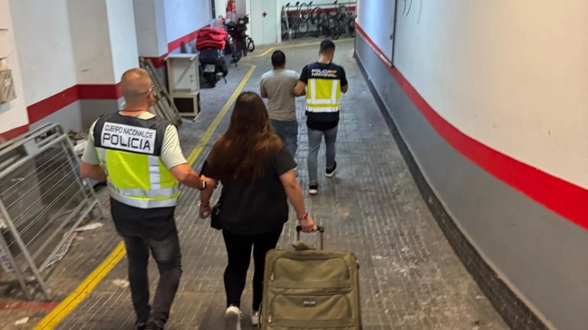 Detenida una pareja por extraer unos 6.400 euros de la cuenta bancaria de una octogenaria en Palma REMITIDA / HANDOUT por POLICÍA NACIONAL Fotografía remitida a medios de comunicación exclusivamente para ilustrar la noticia a la que hace referencia la imagen, y citando la procedencia de la imagen en la firma 25/05/2025