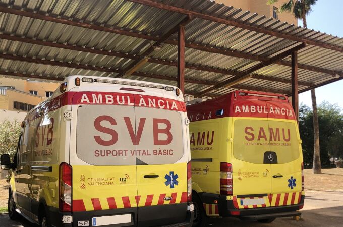 Sucesos.- AMP.- Atendidas siete personas por inhalación de humo en un incendio en una vivienda en Paterna (Valencia)