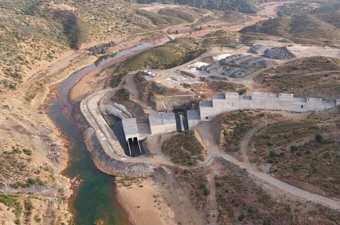 La obra de la presa de Alcolea, al 23% de ejecución, permanece parada desde 2017